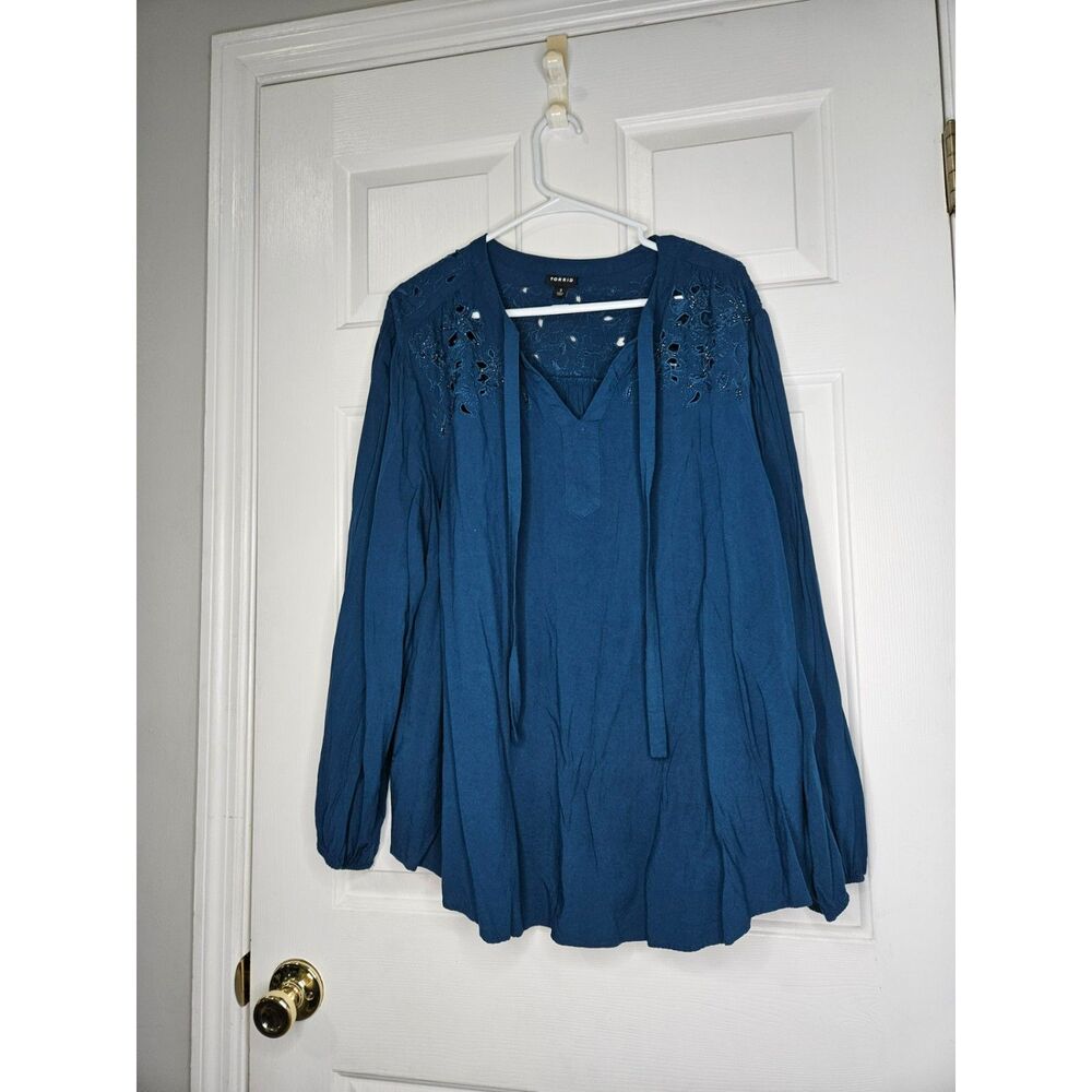 Torrid Long Sleeve Blue Shirt With Beaded Front Size 3
